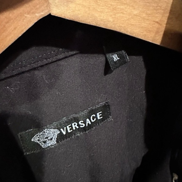 Versace Men’s Black Button-Down Shirt Gold Medusa Greek Key Logo Size XL Luxury - Picture 7 of 11